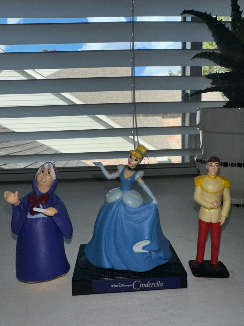 Disney Cinderella figure and 2 free items godmother ans prince